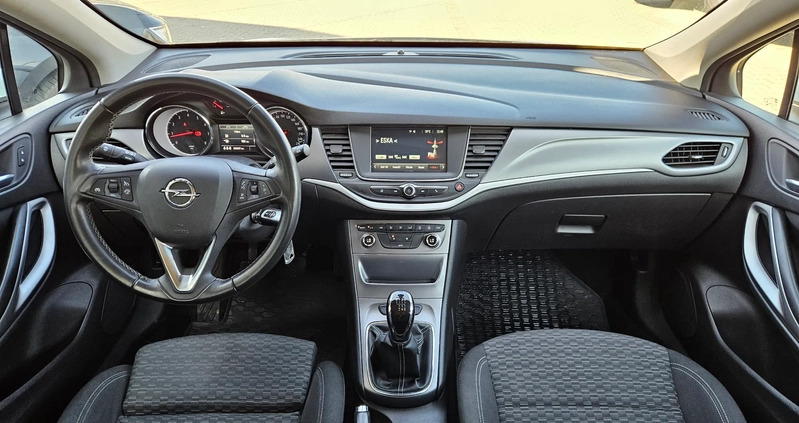 Opel Astra cena 46500 przebieg: 208500, rok produkcji 2017 z Brzeziny małe 211